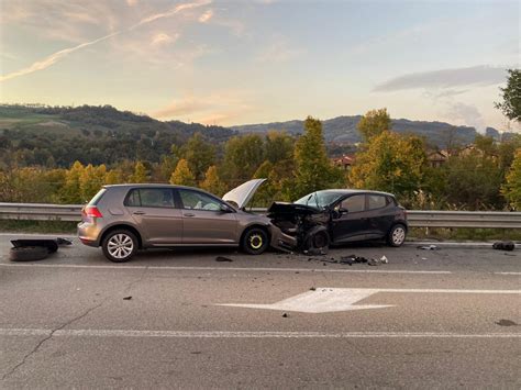 Montecchio Emilia, scontro frontale tra due auto. Due feriti